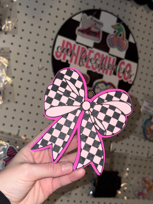 Checkered bow