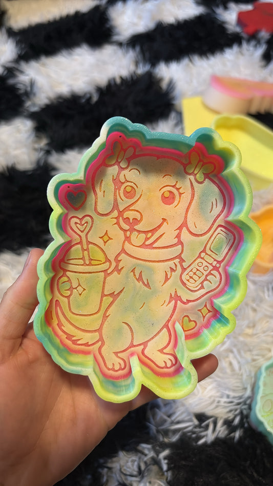 RR dog w/ drink & phone